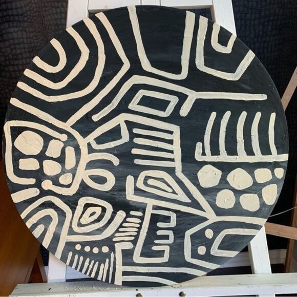 Modern minimalist wall art on round wooden panel - Picture 5 of 8